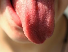 5 tips om je tong goed te reinigen
