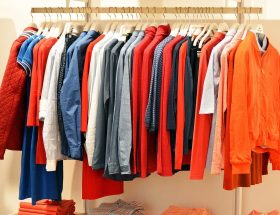 Tips om tweedehands kleding te scoren als een pro