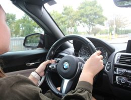 Het verschil tussen een automaatrijbewijs en een schakelrijbewijs